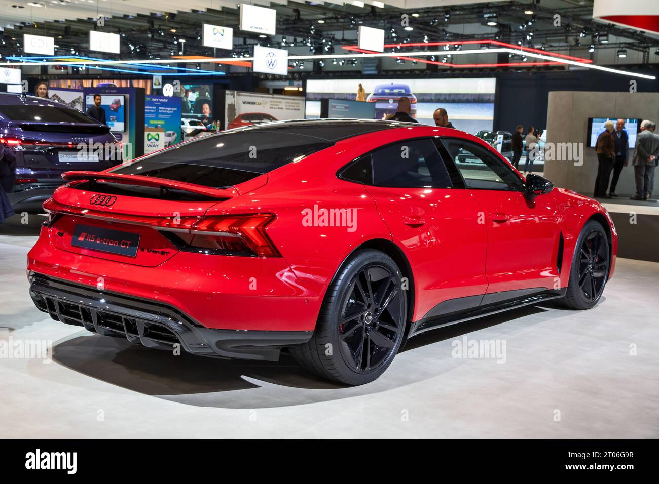 Auto sportiva elettrica Audi RS e-tron GT al Salone europeo dell'Autosalon di Bruxelles. Bruxelles, Belgio - 13 gennaio 2023. Foto Stock
