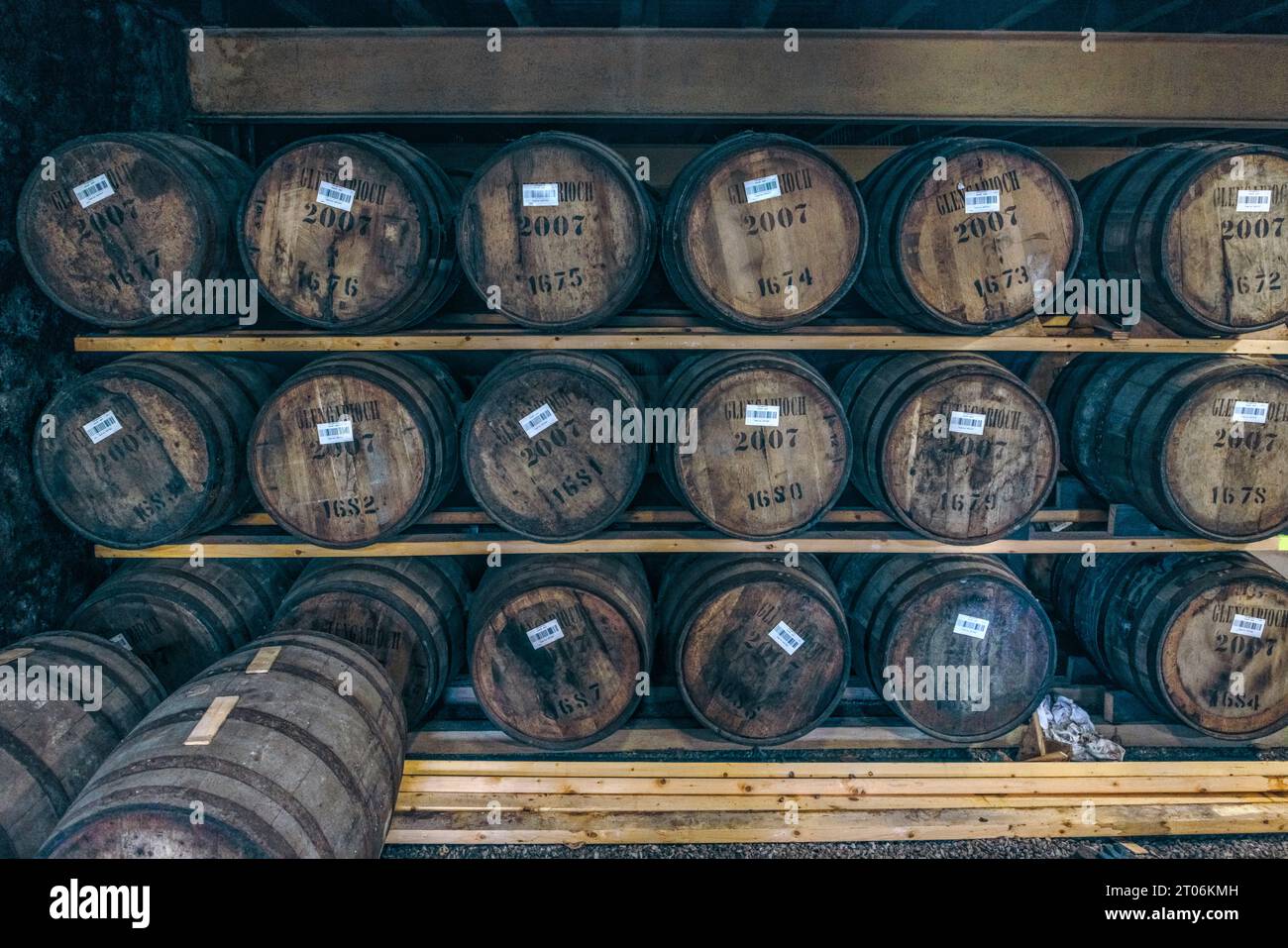 Una delle più antiche distillerie di whisky è la Glen Garioch Distillery di Inverurie, in Scozia. Foto Stock