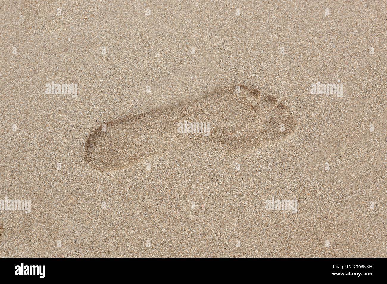 Impronta dell'impronta umana sulla sabbia sulla spiaggia Foto Stock