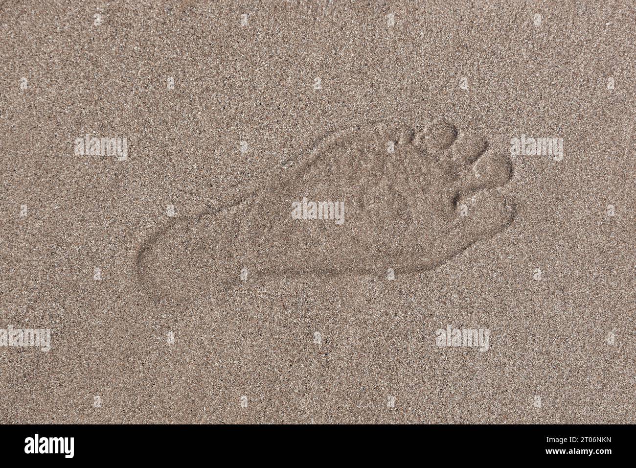 Impronta dell'impronta umana sulla sabbia sulla spiaggia Foto Stock