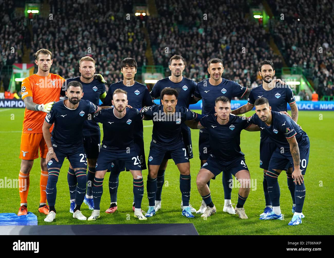 Una foto del gruppo della squadra Lazio davanti alla partita del gruppo e di UEFA Champions League al Celtic Park di Glasgow. Data foto: Mercoledì 4 ottobre 2023. Foto Stock