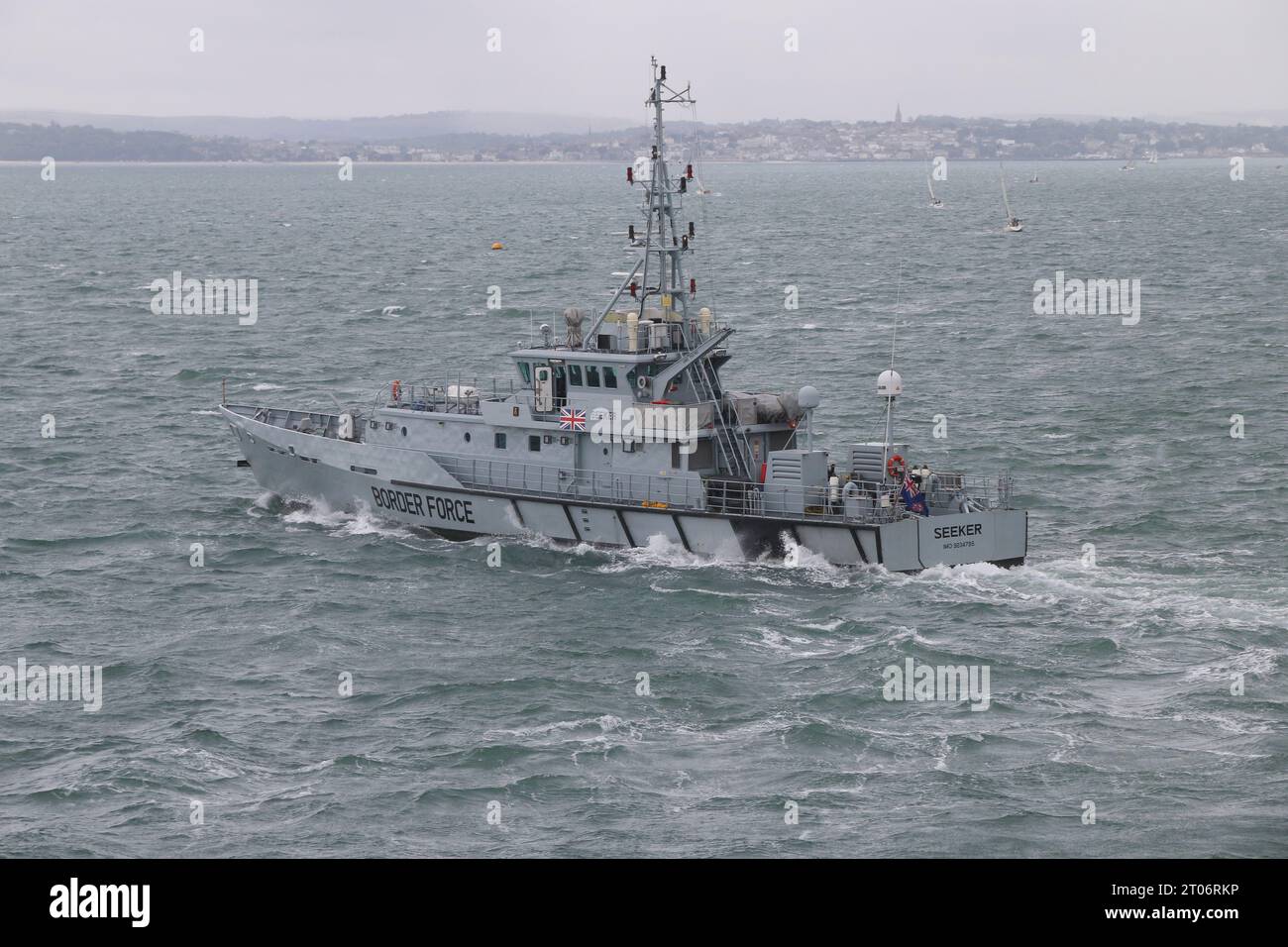 Il CACCIATORE HMC della British Border Force parte da Gosport e riprende la pattuglia lungo la costa meridionale Foto Stock