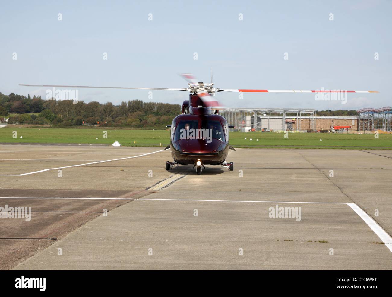 Un Sikorsky S-76 del King's Helicopter Flight o Royal Flight presso l'aeroporto di Brighton City Foto Stock