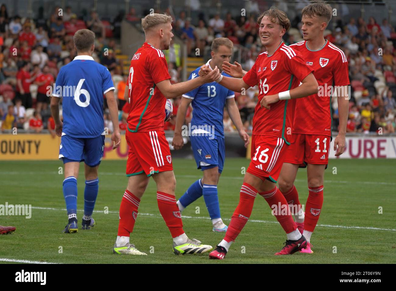 Josh Thomas #9, Charlie Savage #16 festeggia durante il Galles u21 contro Liechtenstein alla parata di Rodney Foto Stock Josh Thomas #9, Charlie Savage #16 festeggia durante il Galles u21 contro Liechtenstein alla parata di Rodney Foto Stock