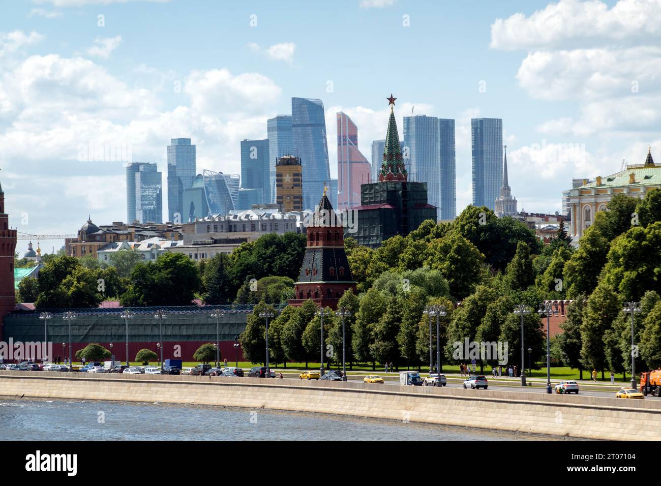 Vista sul Membankment del Cremlino di Mosca del Grande Palazzo del Cremlino. Foto Stock