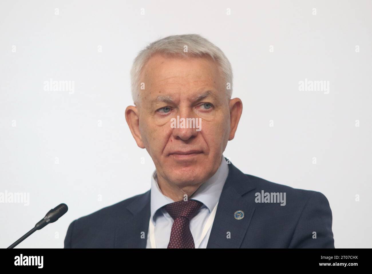 San Pietroburgo, Russia. 4 ottobre 2023. Evgeny Shlyakhto, Direttore generale del Centro Nazionale di ricerca medica Almazov del Ministero della Sanità della Federazione Russa visto durante la sessione plenaria del St. Forum internazionale sulla salute di Pietroburgo a San Pietroburgo, che si svolge nell'Expoforum. (Foto di Maksim Konstantinov/SOPA Images/Sipa USA) credito: SIPA USA/Alamy Live News Foto Stock