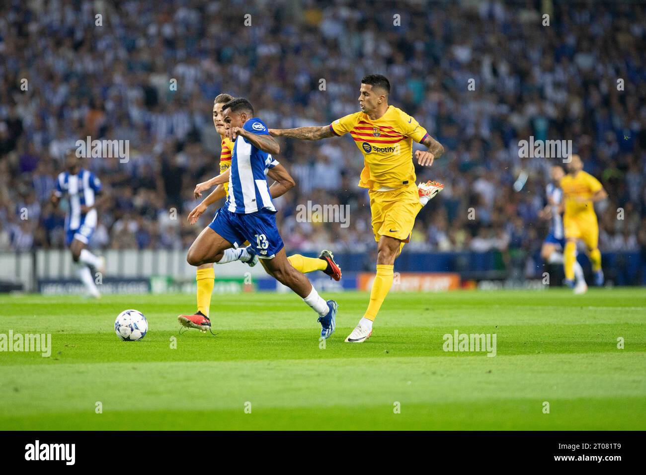 Porto, Portogallo. 4 ottobre 2023. PORTO, PORTOGALLO - 4 OTTOBRE: Partita tra FC Porto e FC Barcelona nel gruppo H della UEFA Champions League a Estádio do Dragão il 4 ottobre 2023 a Porto, Portogallo. (Foto di Sergio Mendes/PxImages) credito: PX Images/Alamy Live News Foto Stock