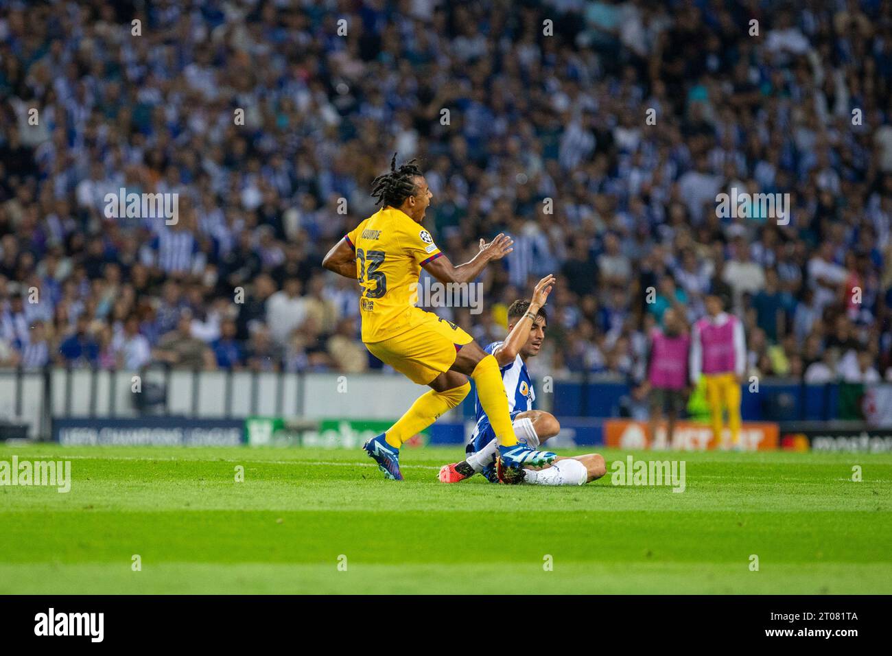 Porto, Portogallo. 4 ottobre 2023. PORTO, PORTOGALLO - 4 OTTOBRE: Partita tra FC Porto e FC Barcelona nel gruppo H della UEFA Champions League a Estádio do Dragão il 4 ottobre 2023 a Porto, Portogallo. (Foto di Sergio Mendes/PxImages) credito: PX Images/Alamy Live News Foto Stock