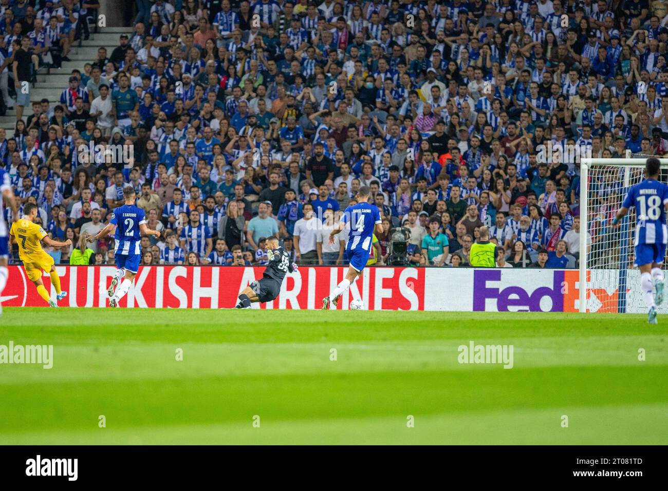 Porto, Portogallo. 4 ottobre 2023. PORTO, PORTOGALLO - 4 OTTOBRE: Partita tra FC Porto e FC Barcelona nel gruppo H della UEFA Champions League a Estádio do Dragão il 4 ottobre 2023 a Porto, Portogallo. (Foto di Sergio Mendes/PxImages) credito: PX Images/Alamy Live News Foto Stock