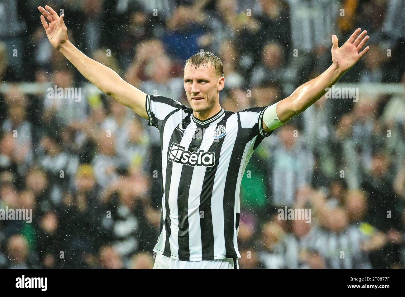 Dan BURN del Newcastle celebra il suo gol durante la partita di UEFA Champions League, gruppo F, tra Newcastle United FC e Paris Saint-Germain il 4 ottobre 2023 al St James's Park di Newcastle upon Tyne, Inghilterra Foto Stock