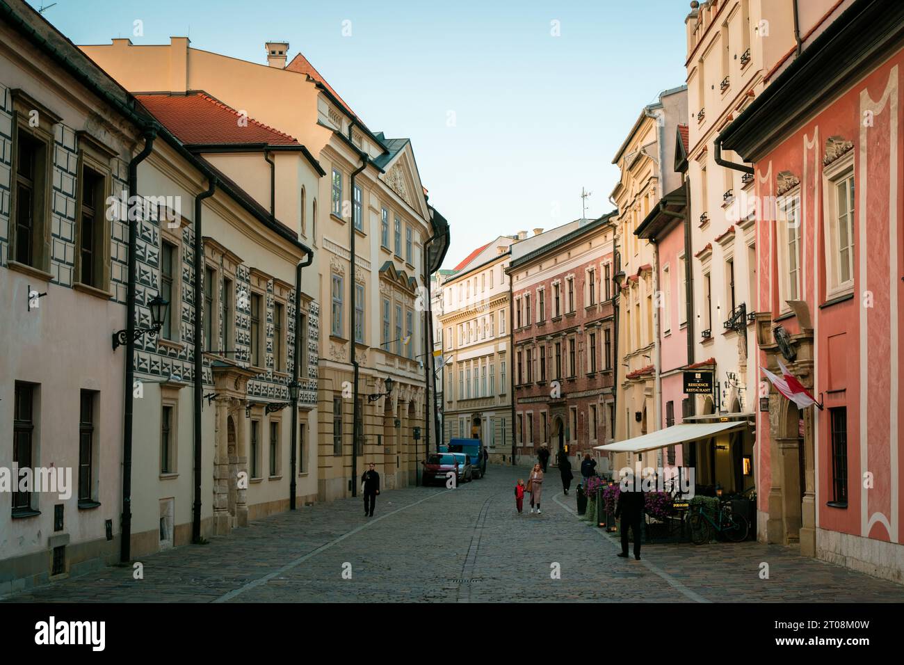 Scena di strada nella città vecchia di Kraków, Polonia Foto Stock