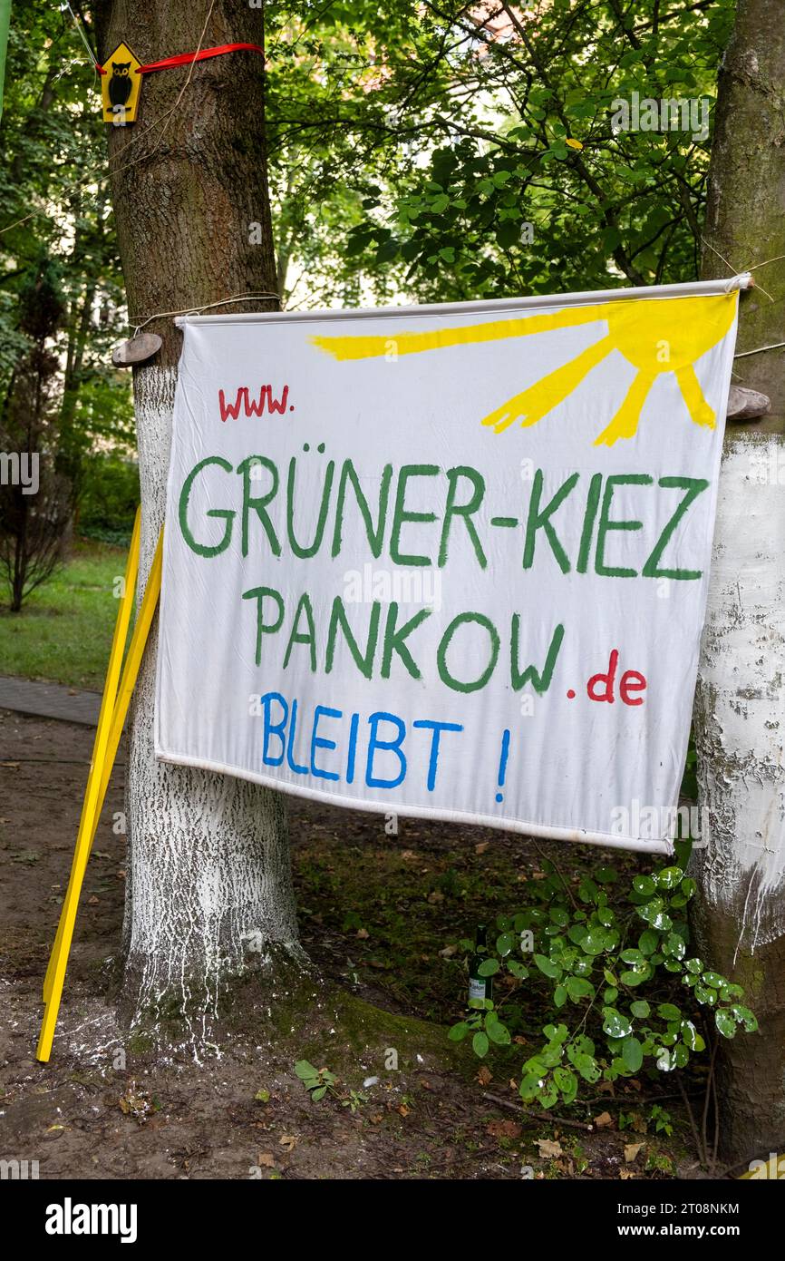 Germania, Berlino, 03.09.2023, iniziativa dei cittadini Green Neighbourhood Pankow, lotta contro l'abbattimento degli alberi (i pubblicani del Trio Infernale) Foto Stock