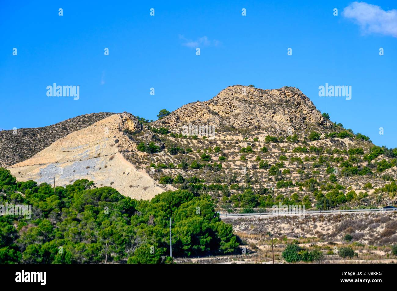 Paesaggio montano e semi-arido nella provincia di Alicante, Spagna Foto Stock