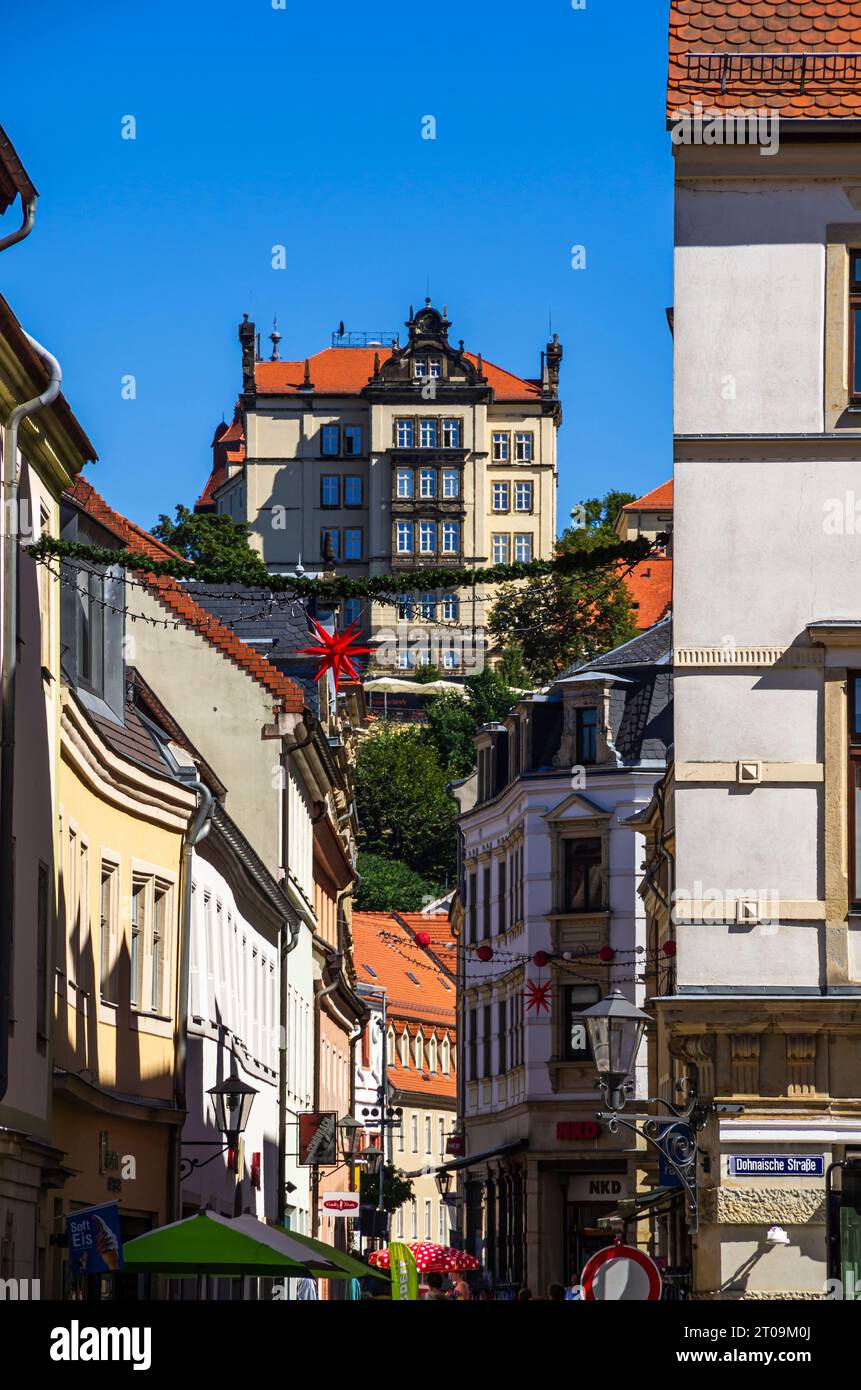 Visita al Palazzo Sonnenstein, oggi un memoriale per coloro che morirono nel centro di sterminio Pirna-Sonnenstein, Pirna, Sassonia, Germania. Foto Stock
