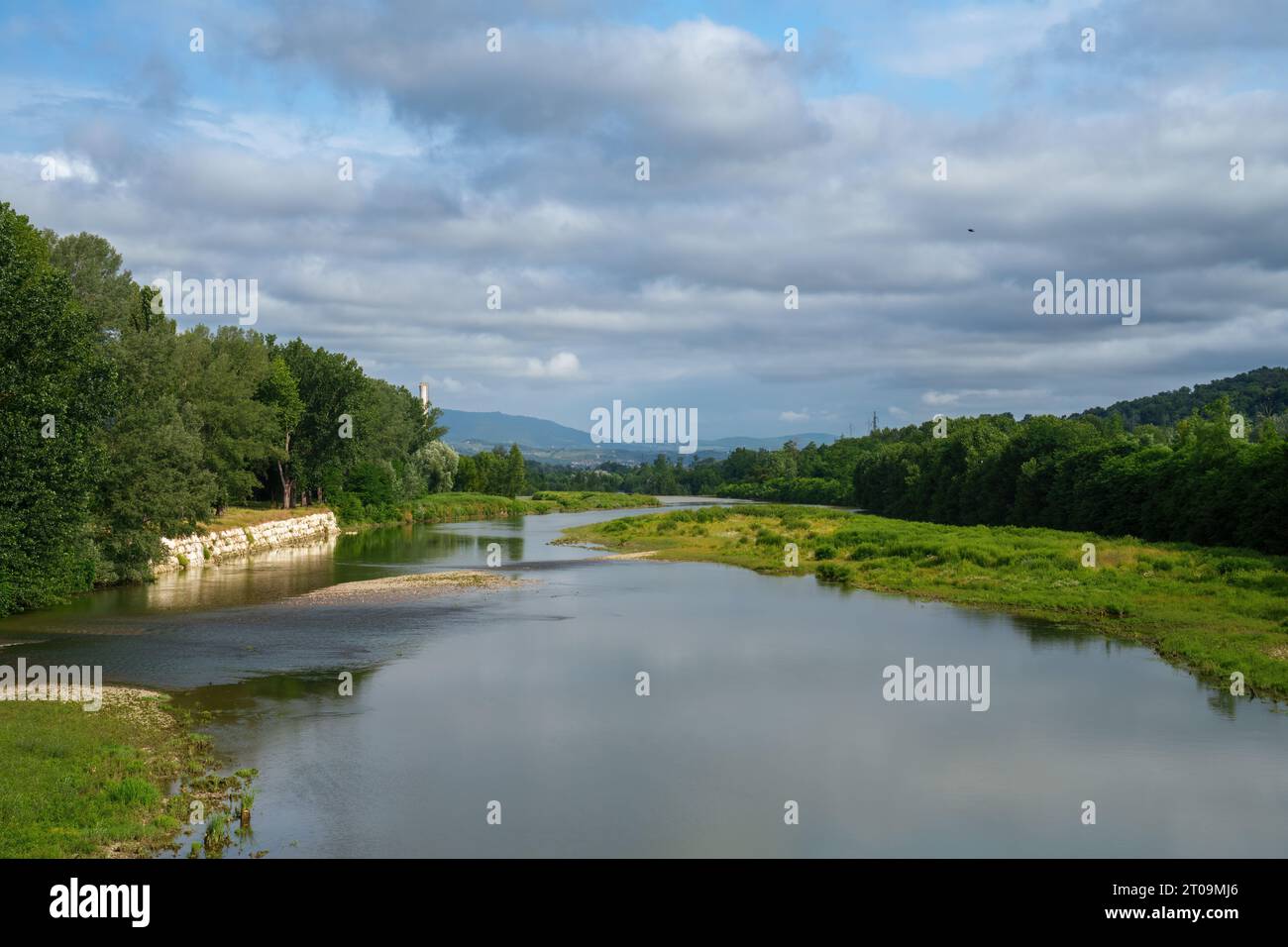 Il fiume Arno a San Giovanni Valdarno, provincia di Firenze, Toscana, italia Foto Stock