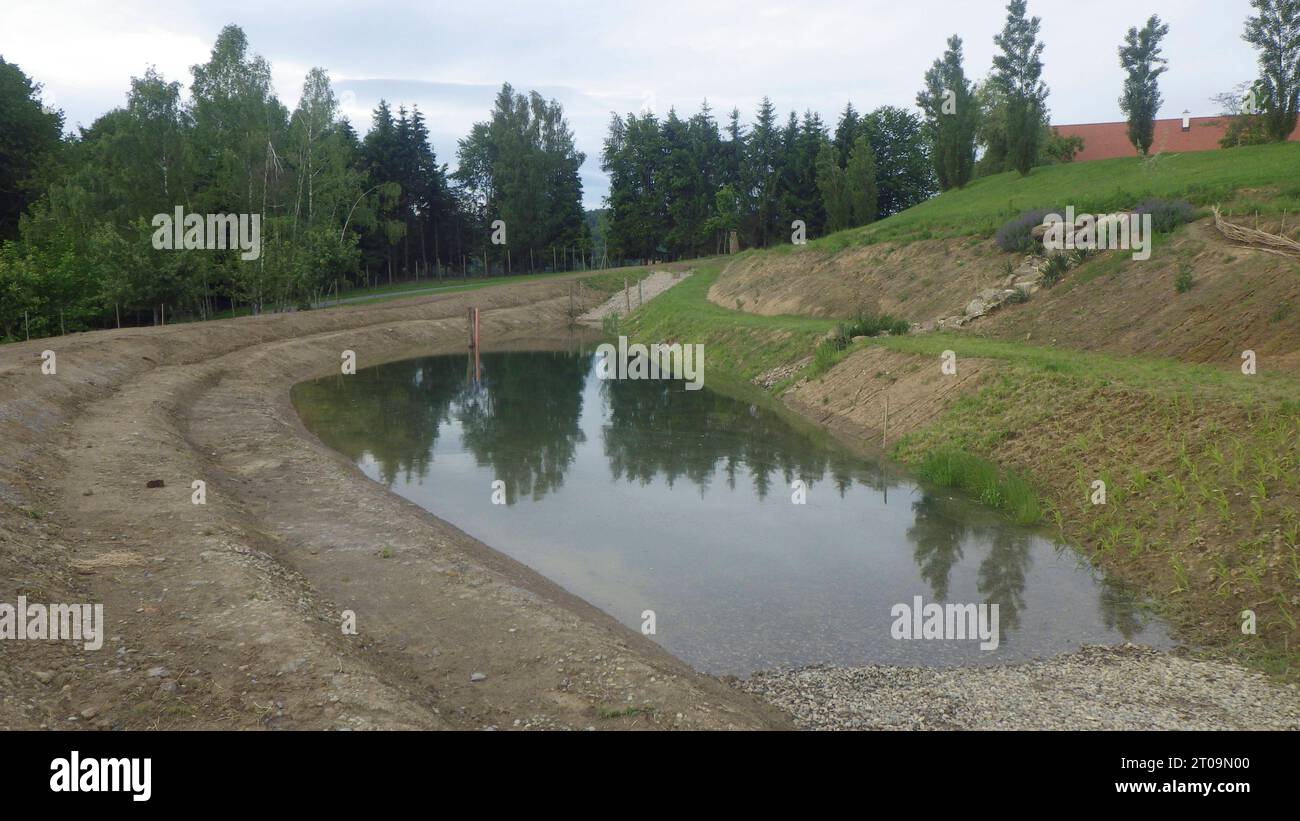 Costruzione di laghetti per la progettazione di giardini acquatici stagno e paesaggio naturale credito: Imago/Alamy Live News Foto Stock