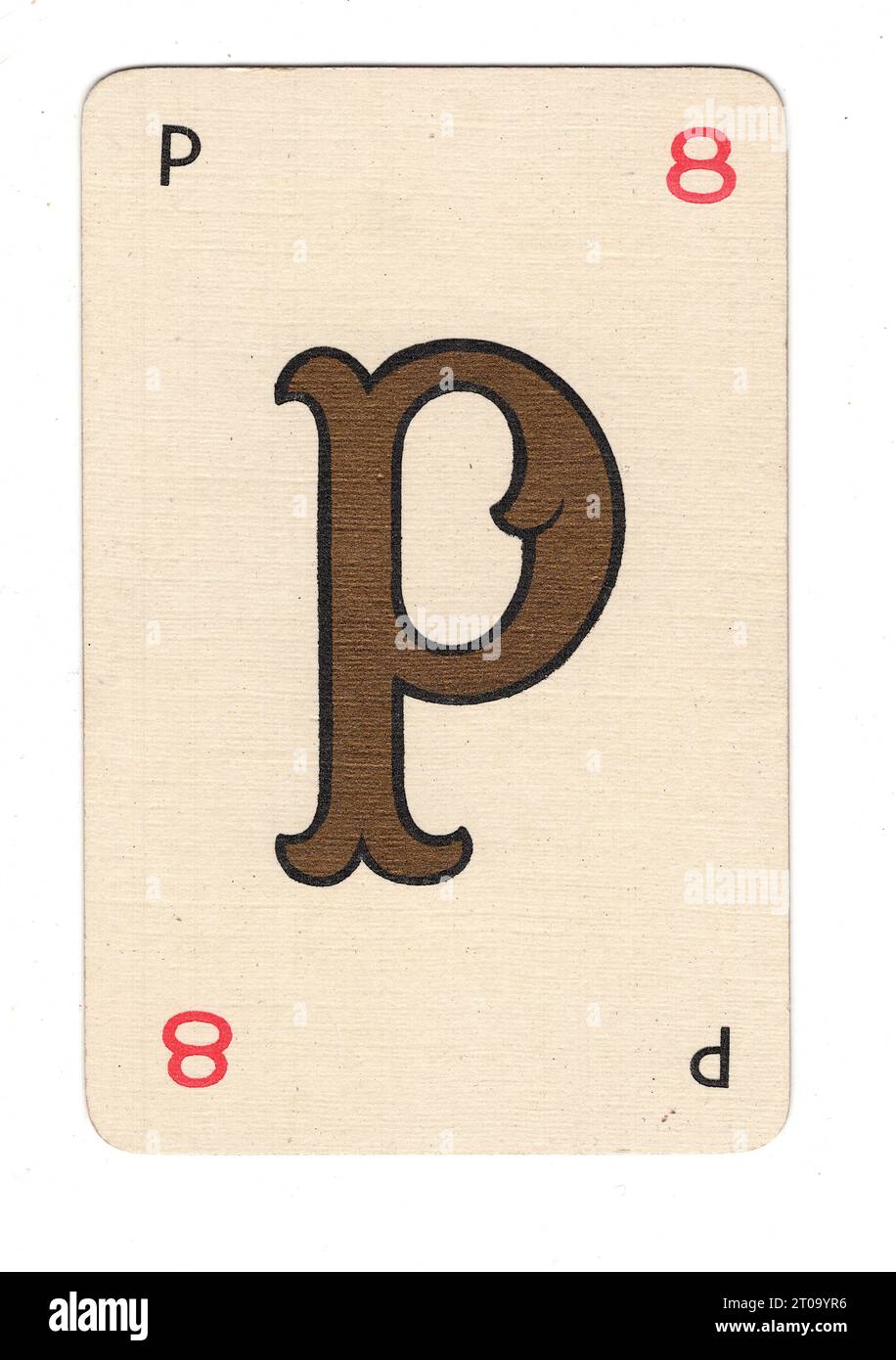 Una carta da gioco Lexicon vintage con la lettera P su sfondo bianco. Foto Stock