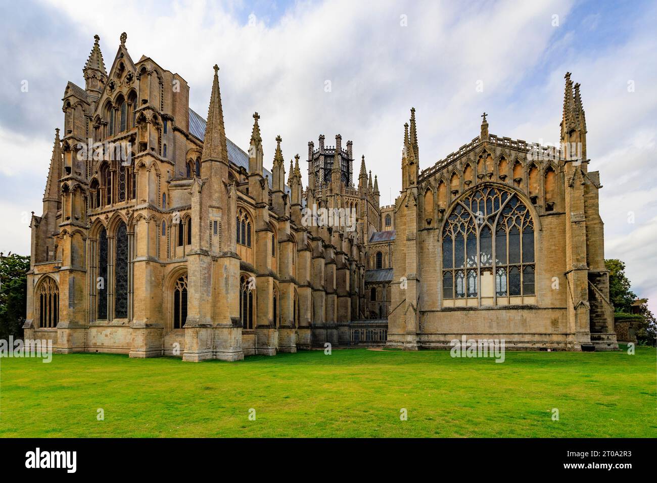 L'estremità orientale della cattedrale di Ely con la Lady Chapel sulla destra, Cambridgeshire, Inghilterra. Foto Stock