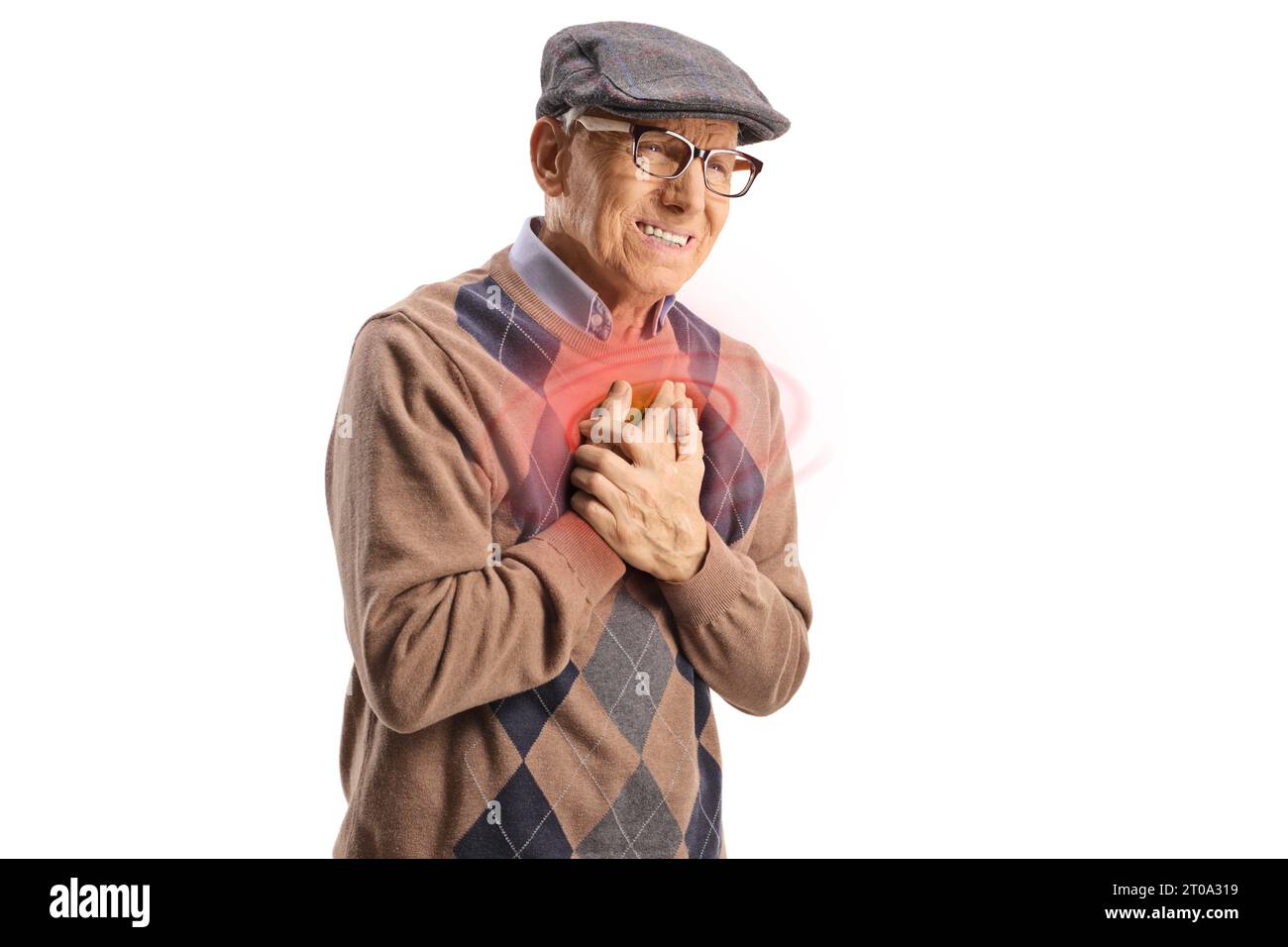 Uomo anziano con sintomi di attacco cardiaco isolato su sfondo bianco Foto Stock