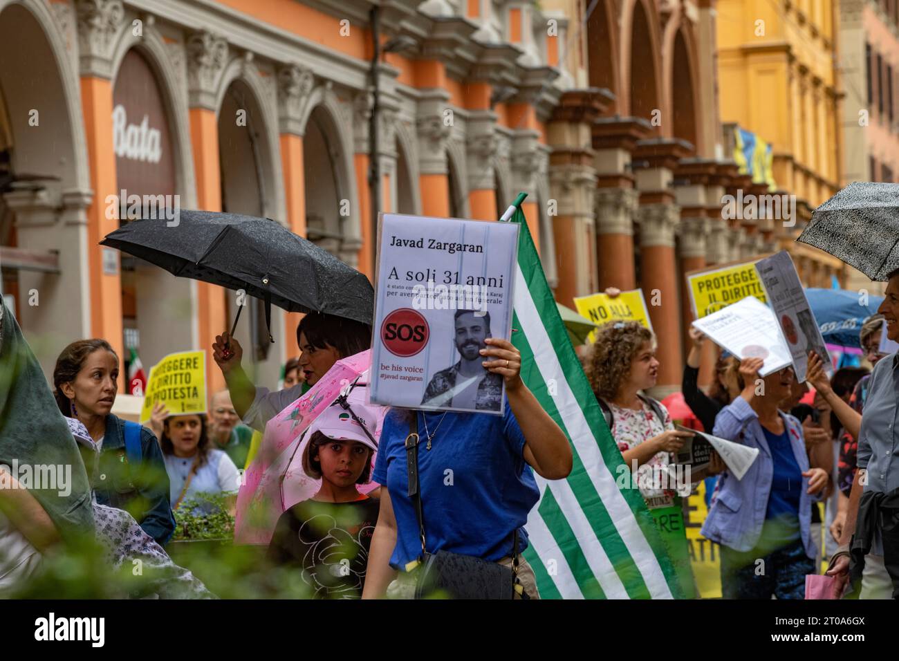 Bologna in Emilia-Romagna nel Nord Italia settembre 2023 dimostrazione a favore degli uomini e delle donne impriisionati in Iran. Wiki: È una città in e la CA Foto Stock