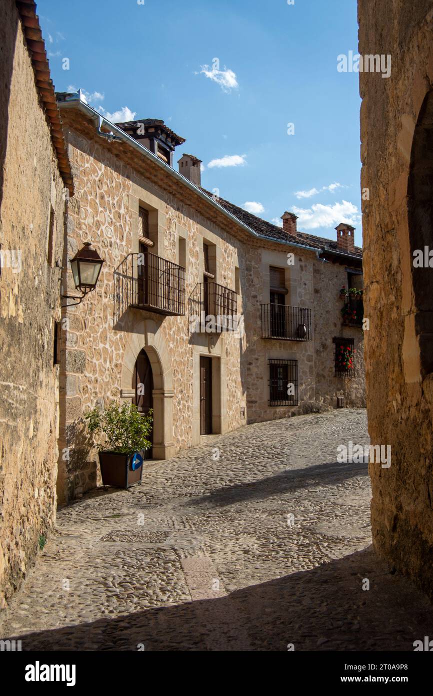 Calles y casas de Pedraza, Segovia Foto Stock