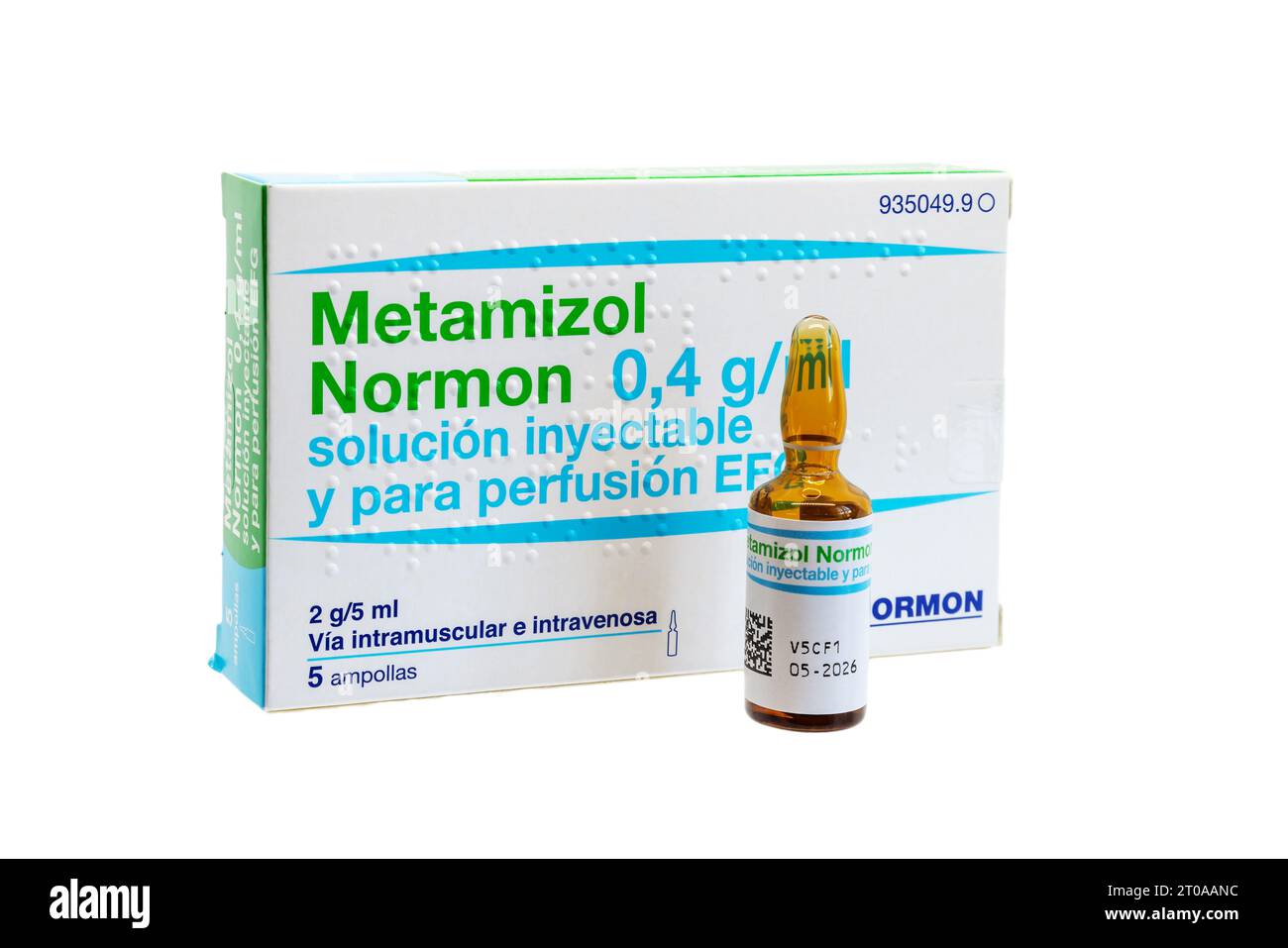 Huelva, Spagna - 25 settembre 2023: Metamizolo ampolle marca normon 0,4 g/ml soluzione iniettabile e infusione per il trattamento di moderato o int Foto Stock