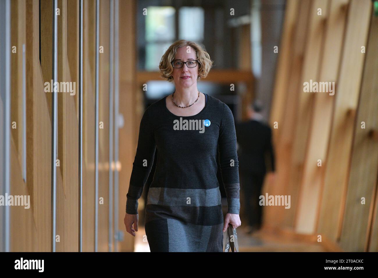 Edimburgo Scozia, Regno Unito 05 ottobre 2023 Ministro delle competenze verdi, economia circolare e biodiversità Lorna Slater MSP presso il Parlamento scozzese. credit sst/alamy live news Foto Stock