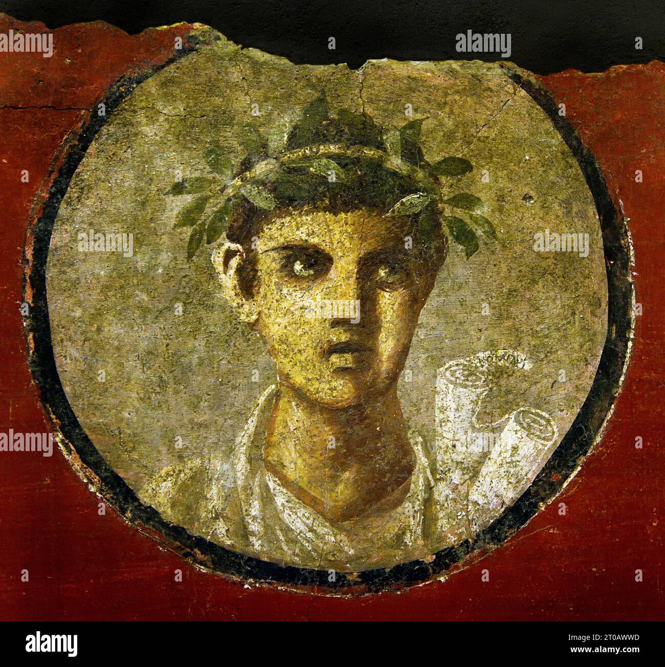 "Young Man with a Roll, 50-79 fresco Pompei Roman City si trova vicino a Napoli, nella regione Campania. Pompei fu sepolta sotto 4-6 m di cenere vulcanica e pomice nell'eruzione del Vesuvio nel 79 d.C. Italia Foto Stock