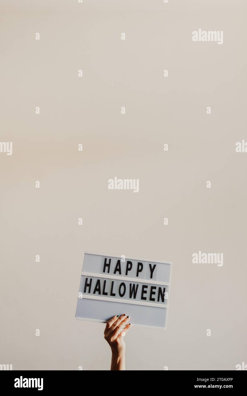 buon halloween su un cartello Foto Stock