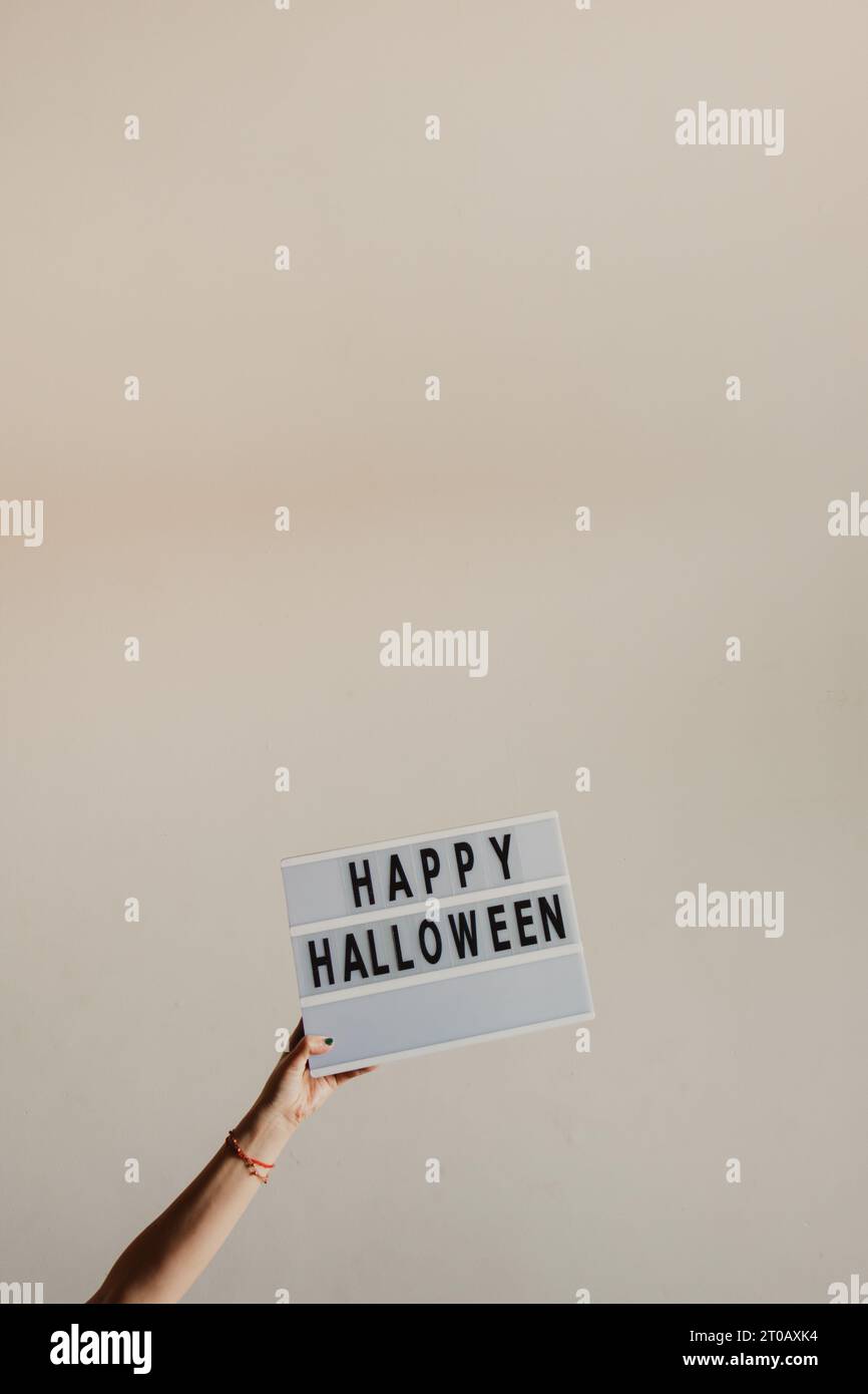 cartello minimalista happy halloween Foto Stock