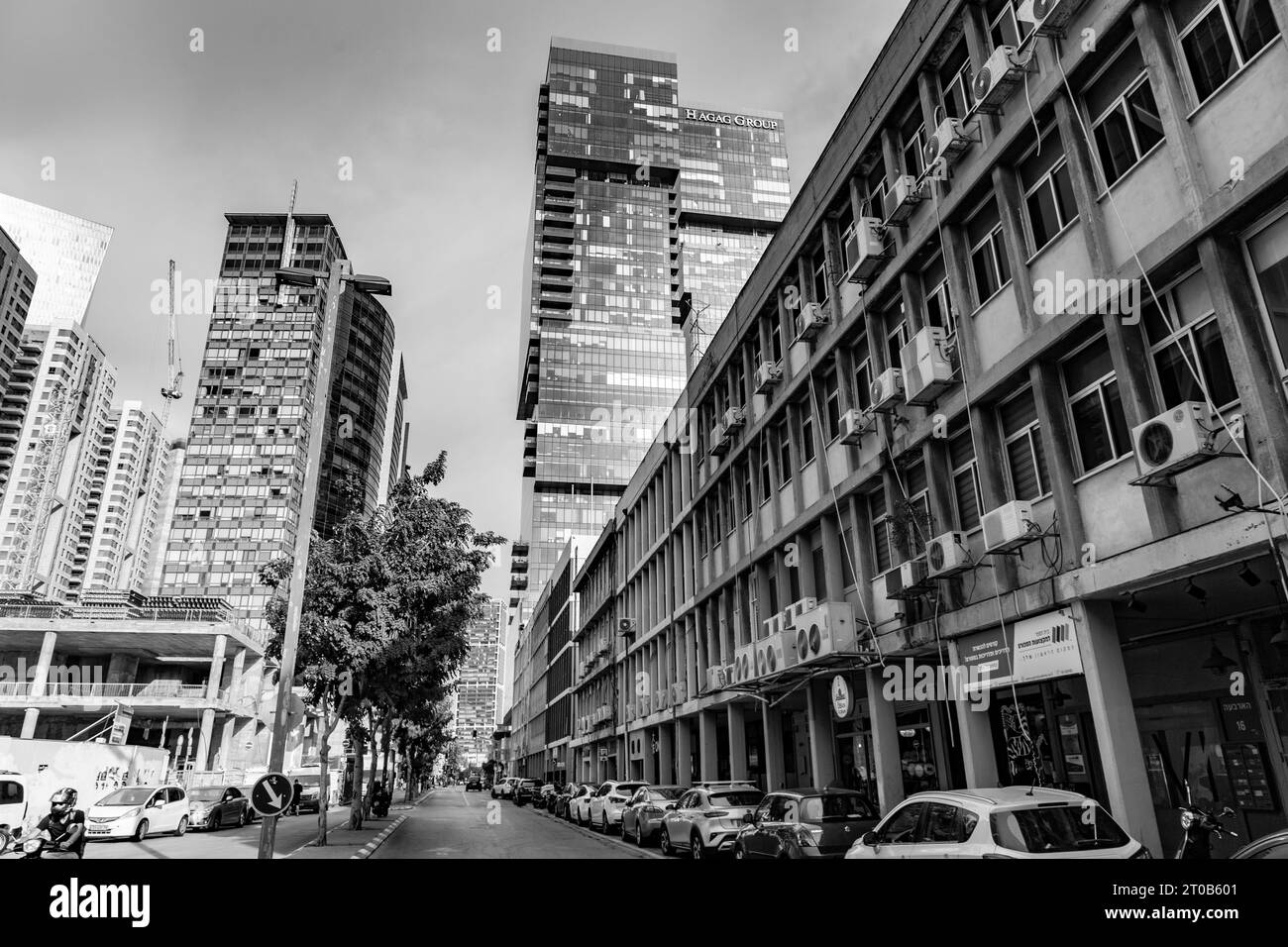 Tel Aviv, Israele - ottobre 2023 - Vista della strada dai quartieri centrali di Tel Aviv, Israele. Foto Stock