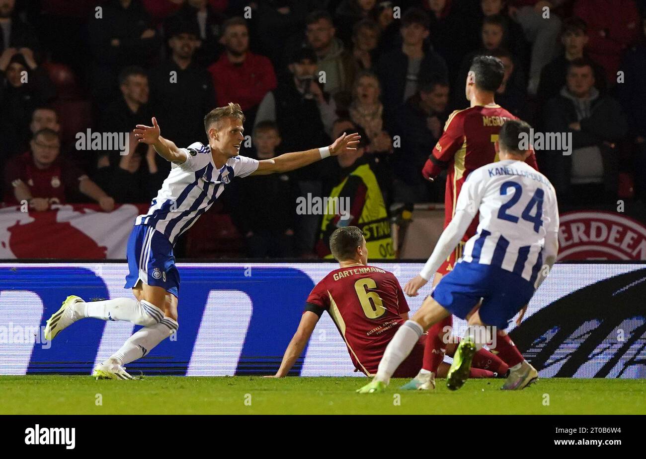 Bojan Radulovic (sinistra) dell'HJK Helsinki celebra il primo gol della squadra durante la partita di UEFA Europa Conference League Group G al Pittodrie Stadium di Aberdeen. Data immagine: Giovedì 5 ottobre 2023. Foto Stock