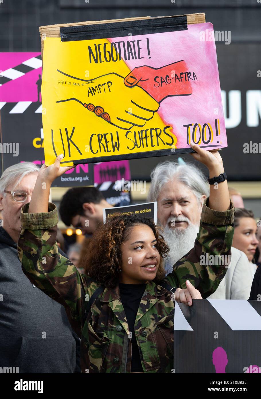 Londra, Regno Unito. 5 ottobre 2023. A Leicester Square, i membri di Bectu organizzano una manifestazione che chiede una rapida risoluzione per lo sciopero degli attori in corso. Foto Stock