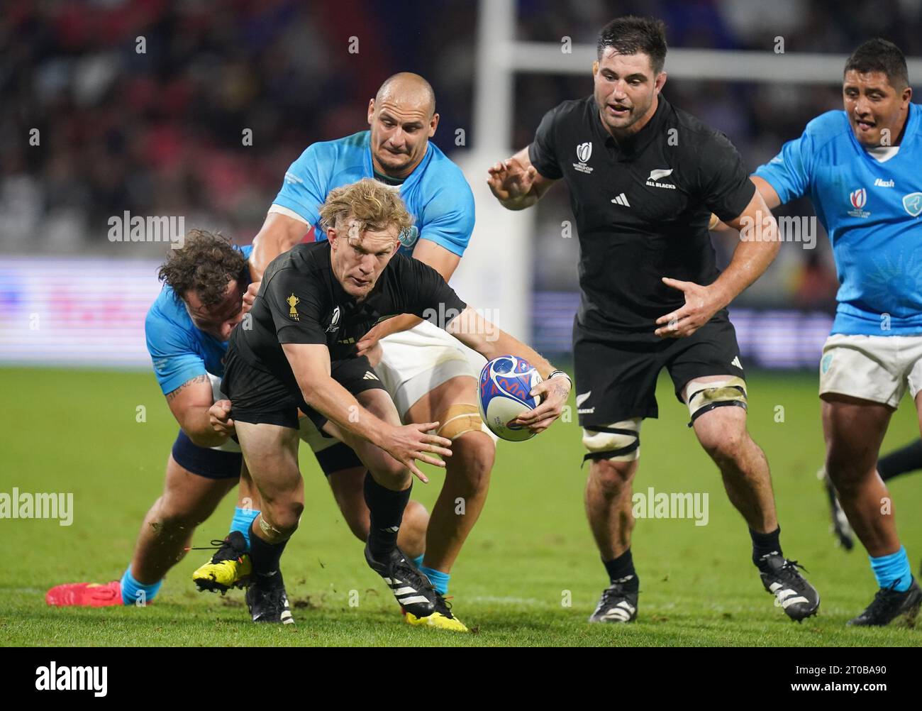 Damian McKenzie, neozelandese, durante la Coppa del mondo di rugby 2023, Pool A Match presso l'OL Stadium di Lione, in Francia. Data immagine: Giovedì 5 ottobre 2023. Foto Stock