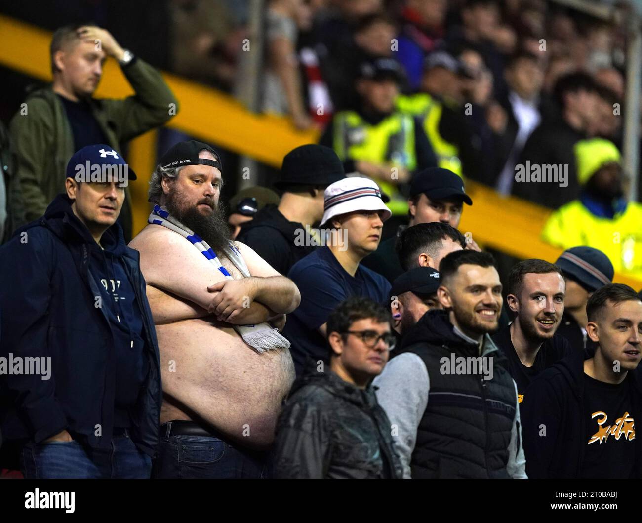 I tifosi dell'HJK Helsinki durante la partita del gruppo G della UEFA Europa Conference League al Pittodrie Stadium di Aberdeen. Data immagine: Giovedì 5 ottobre 2023. Foto Stock