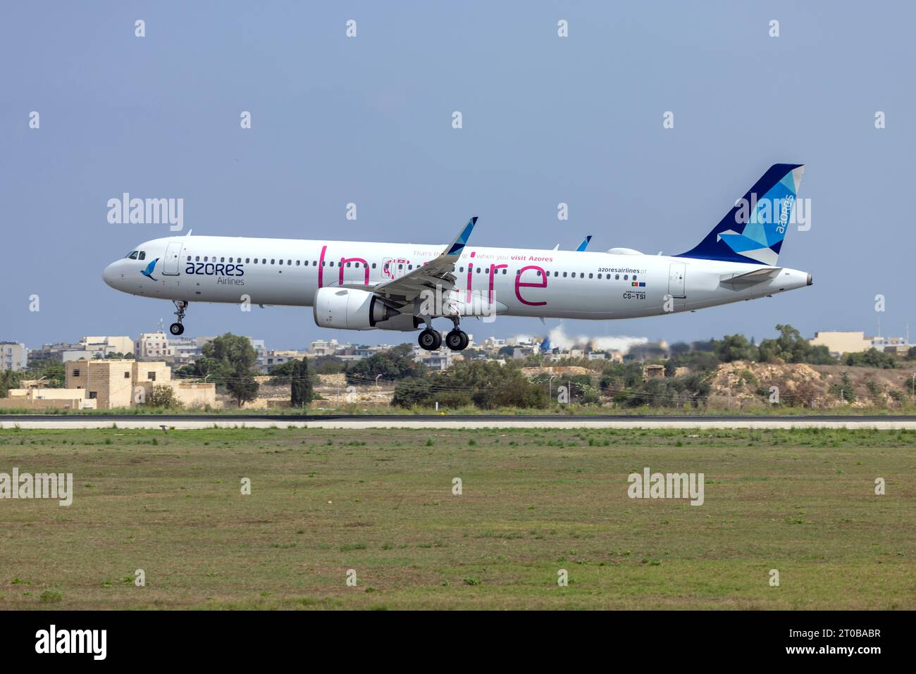 Azores Airlines Airbus A321-253NX (REG: CS-TSI) arriva a terra per la manutenzione presso LTM. Foto Stock