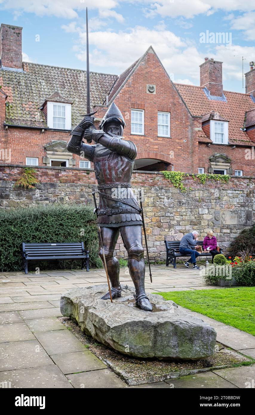 Statua in bronzo di Harry Hotspur (Sir Henry Percy) ad Alnwick, Northumberlandf, Regno Unito, il 26 settembre 2023 Foto Stock