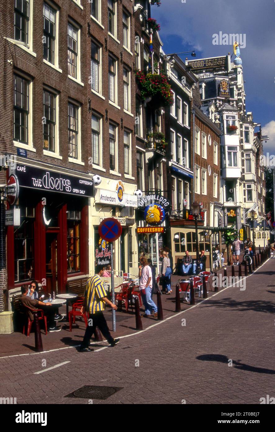 Una caffetteria che prende il nome dalla band rock and roll americana The Doors, e altri offrono marijuana ai clienti di Amsterdam, Olanda Foto Stock