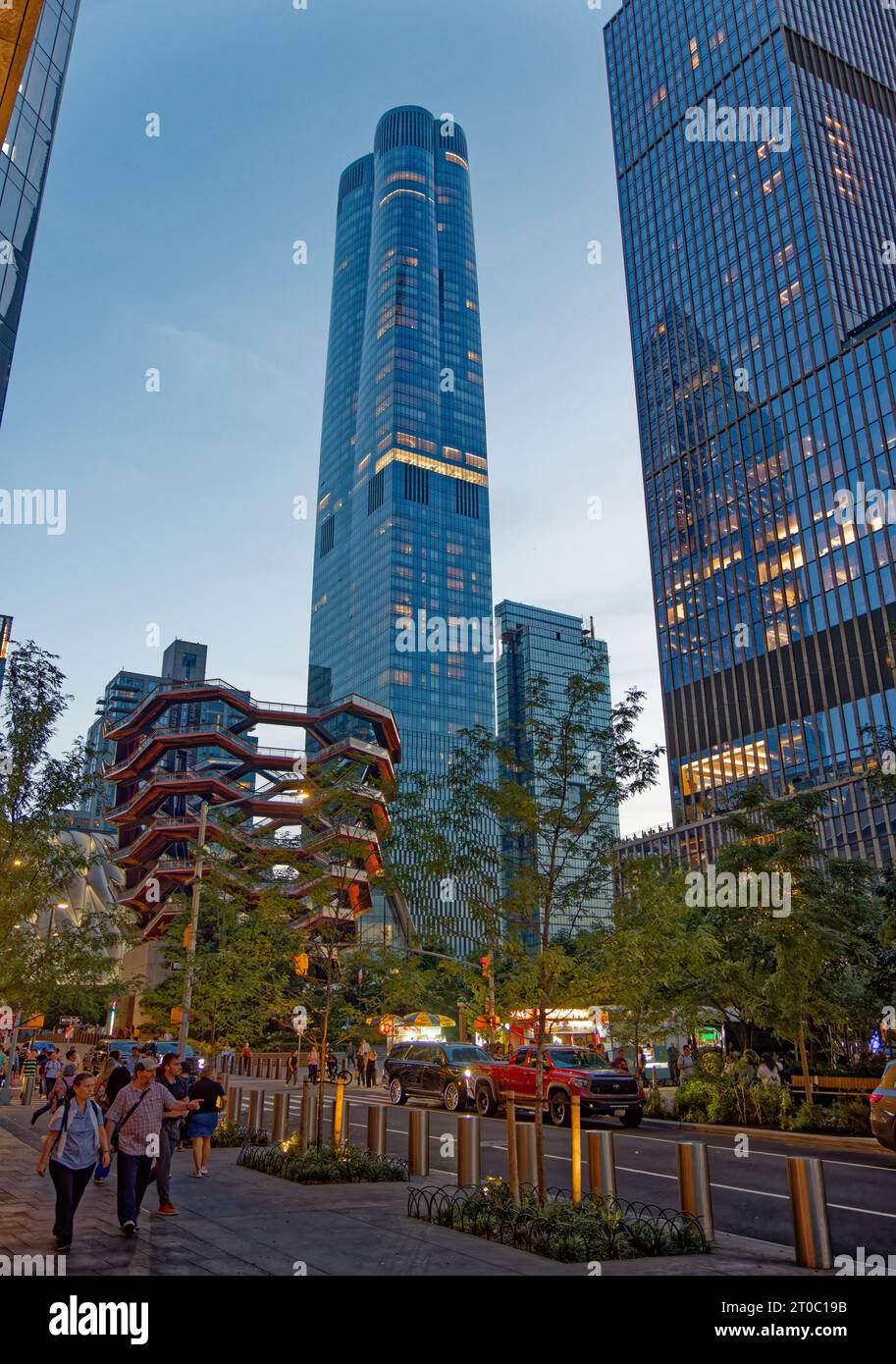 15 Hudson Yards è una torre residenziale condominiale all'angolo sud-ovest dello sviluppo Hudson Yards. Foto Stock