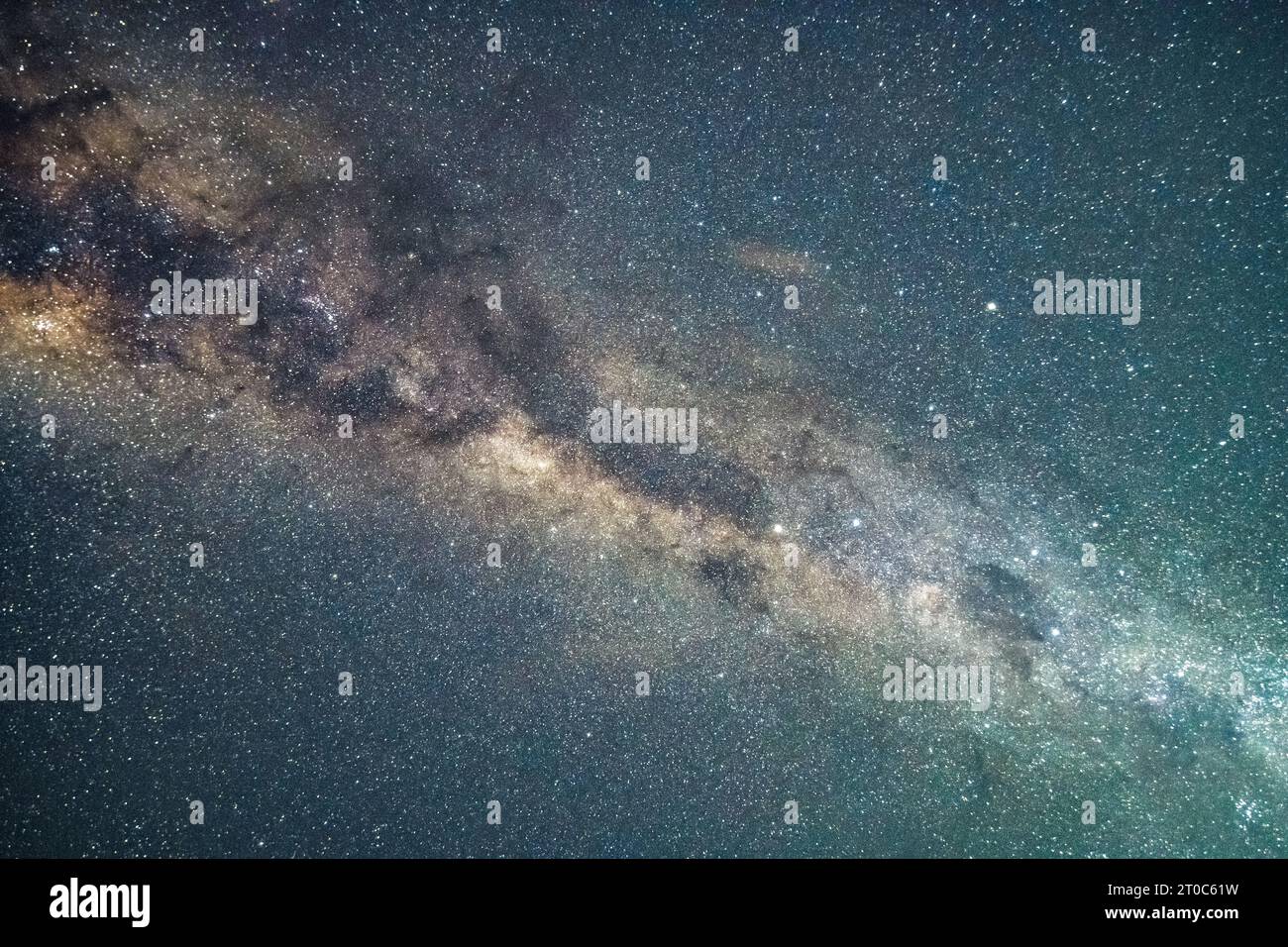 Le stelle e la via Lattea da North Avoca Beach sulla costa centrale del New South Wales, Australia. Foto Stock