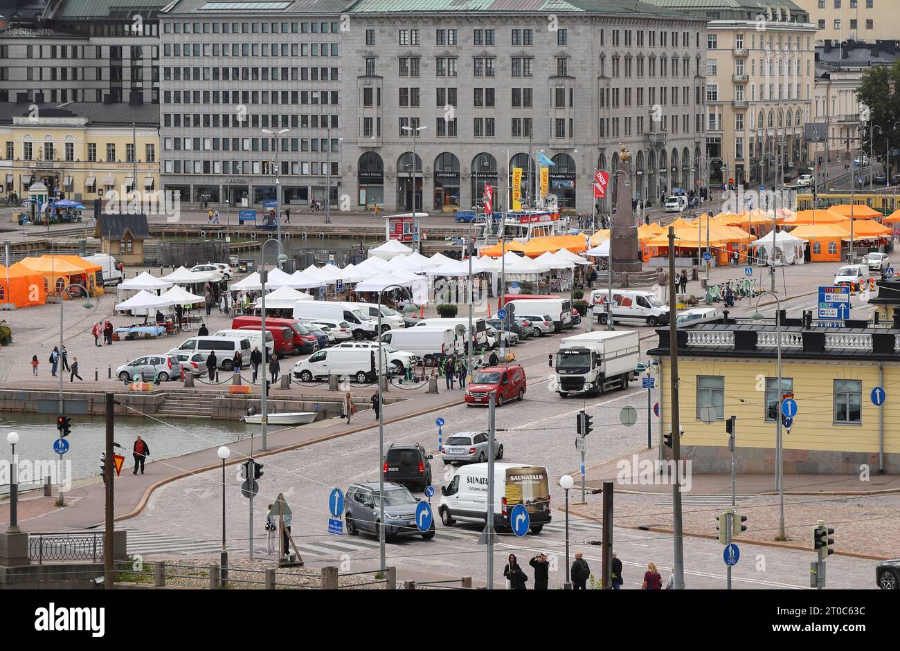 Helsinki, Finlandia - 5 settembre 2023: Vista sulla piazza del mercato di Helsinki. Foto Stock