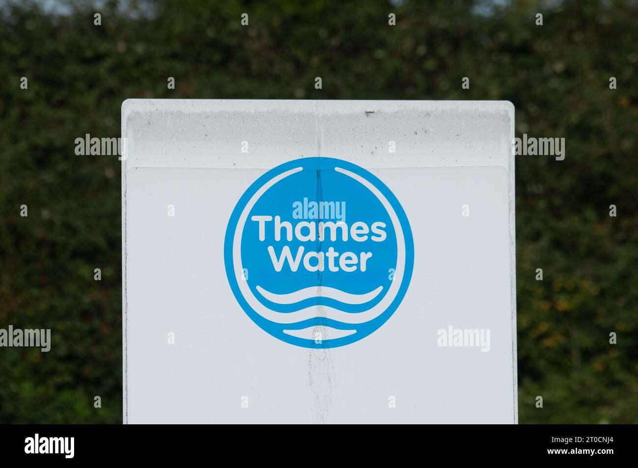 Slough, Berkshire, Regno Unito. 5 ottobre 2023. Il trattamento delle acque reflue del Thames Water Slough funziona. Il Consumer Council for Water ha riferito che i clienti di Thames Water e Southern Water sono "delusi da un'incapacità di comprendere e gestire le cause di elevati livelli di reclami da parte dei loro clienti". Credito: Maureen McLean/Alamy Live News Foto Stock