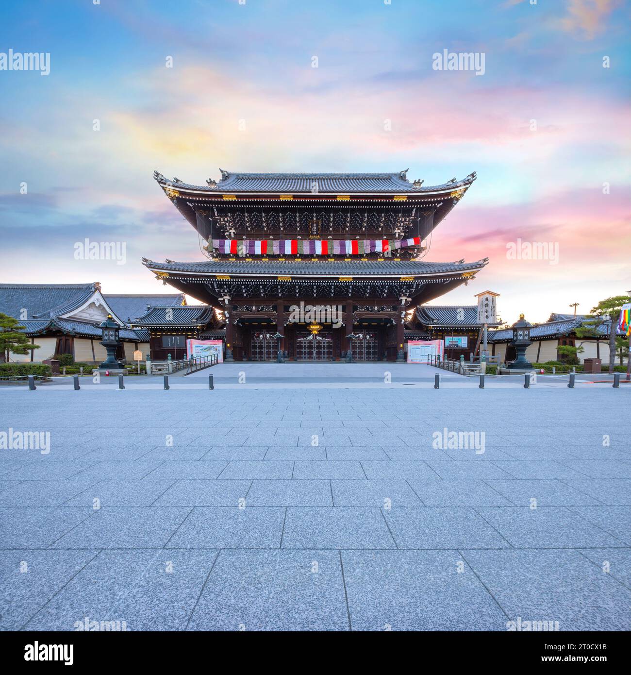 Kyoto, Giappone - marzo 28 2023: Tempio Higashi Honganji situato al centro di Kyoto, una delle due sotto-sette dominanti del Buddhismo Shin in in Giappone e dell'abr Foto Stock