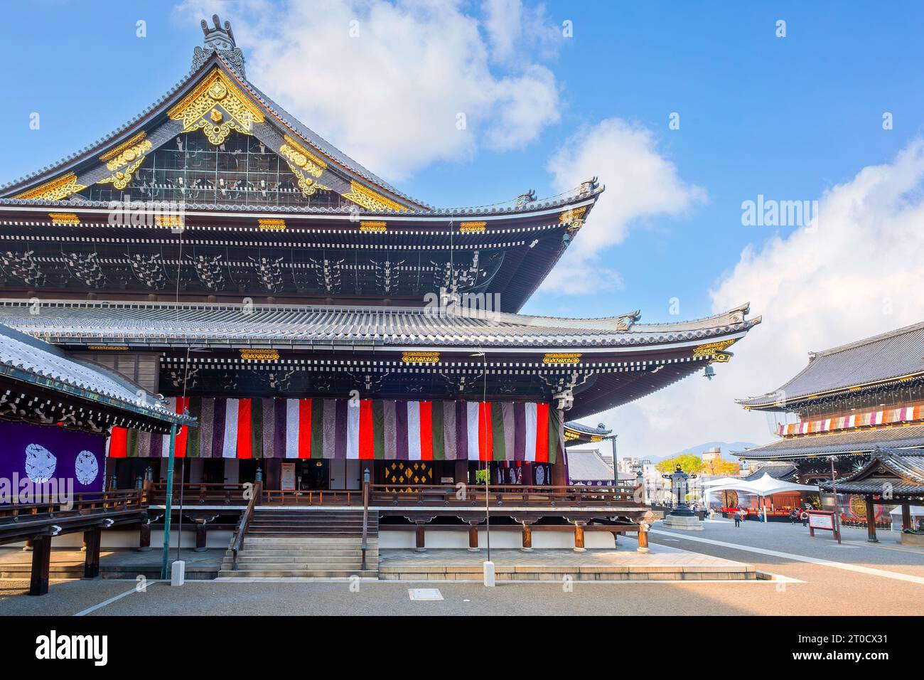 Kyoto, Giappone - marzo 30 2023: Tempio Higashi Honganji situato al centro di Kyoto, una delle due sotto-sette dominanti del Buddhismo Shin in in Giappone e dell'abr Foto Stock