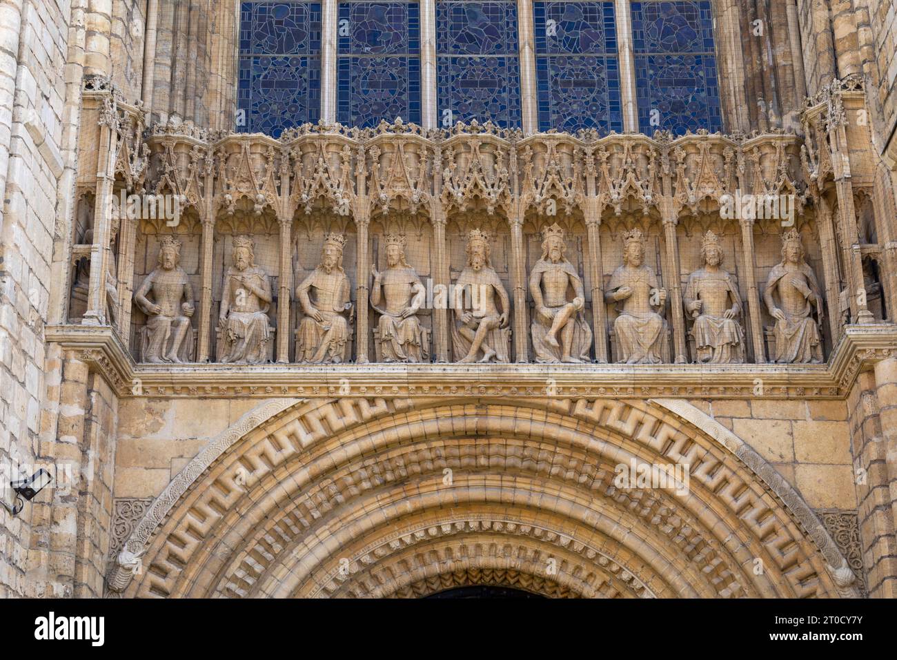 Galleria dei Re sulla facciata ovest della Cattedrale di Lincoln, Lincoln, Lincolnshire, Inghilterra, Regno Unito Foto Stock