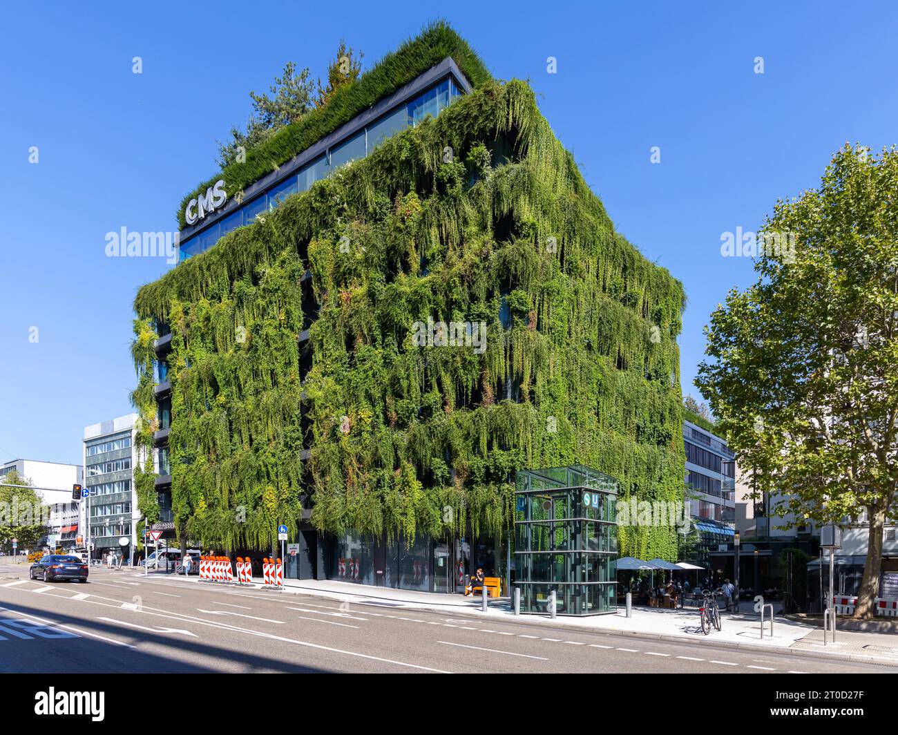 Calwer Passage, edificio verde con circa 000 impianti per un migliore clima urbano, design della facciata da parte dei soci Buero ingenhoven, inquilino è Foto Stock