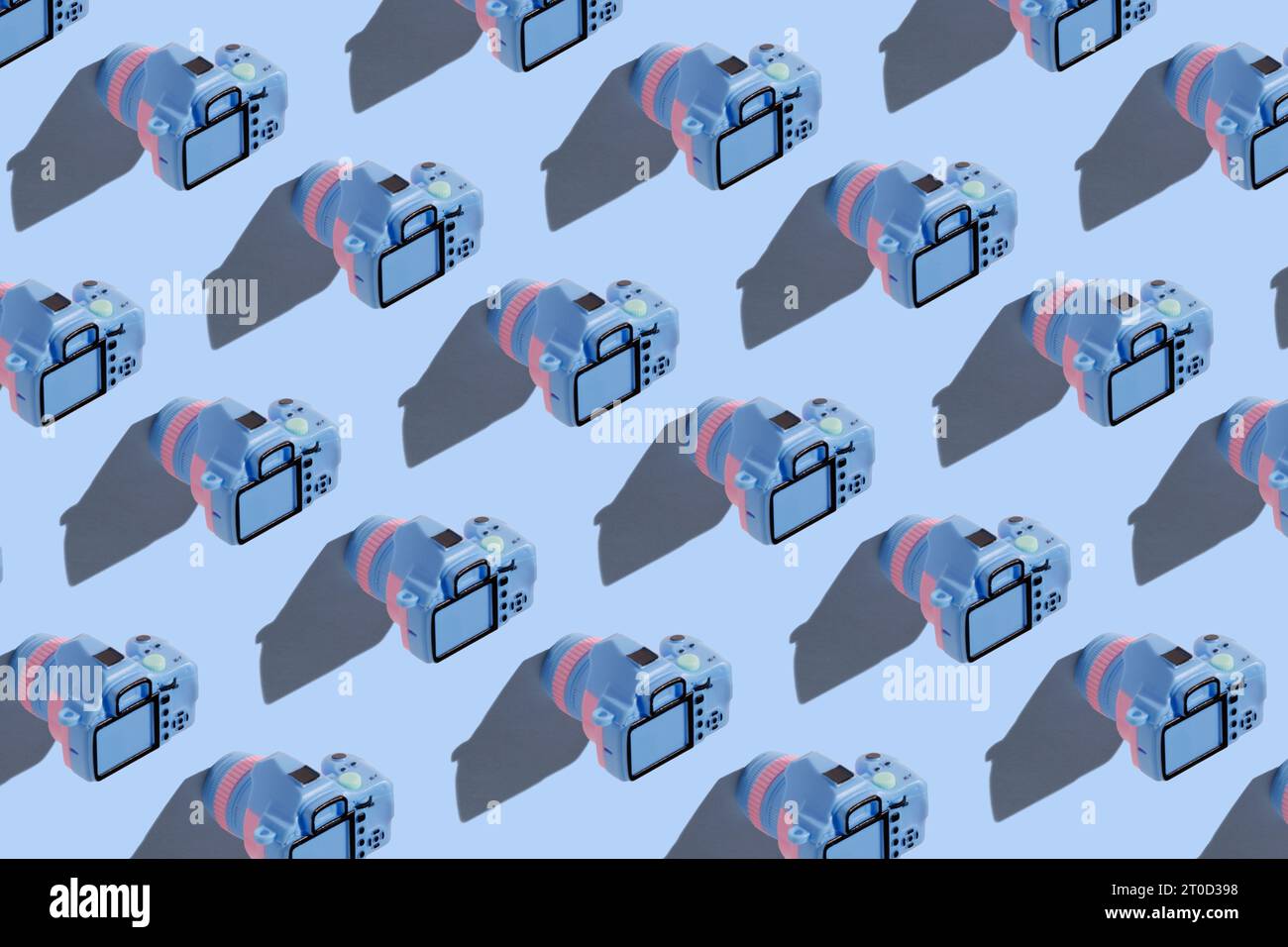 Pattern con fotocamera su sfondo color pastello Foto Stock