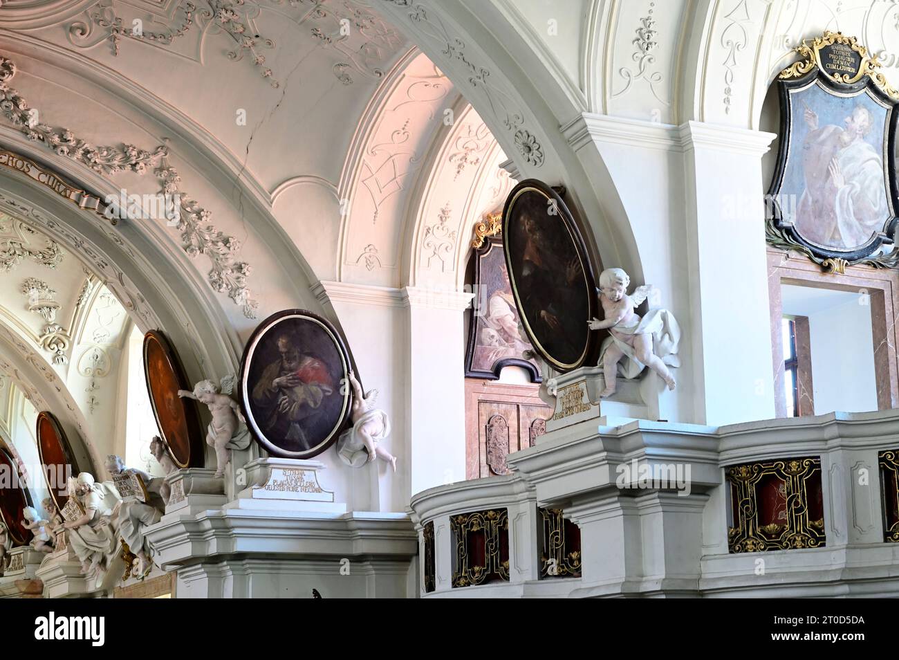 Dürnstein, bassa Austria, Austria. Vista interna della chiesa collegiata. Immagine centrale di san Tommaso Foto Stock