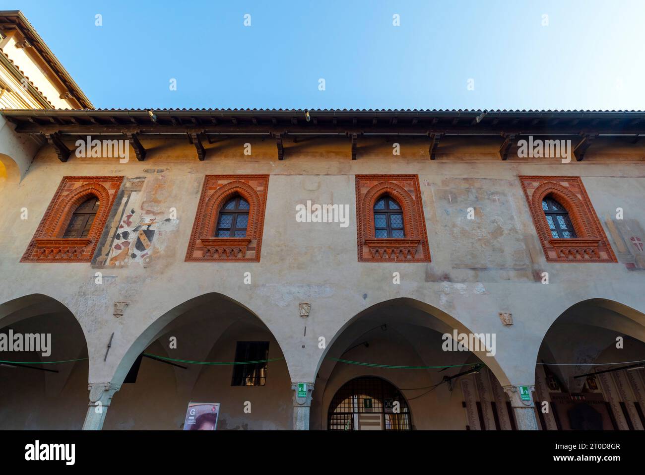 Chiostro della Cattedrale Rectory, Novara, Piemonte, Italia, XV secolo. La Cattedrale di Novara dedicata all'assunzione della Vergine Maria (Catted Foto Stock