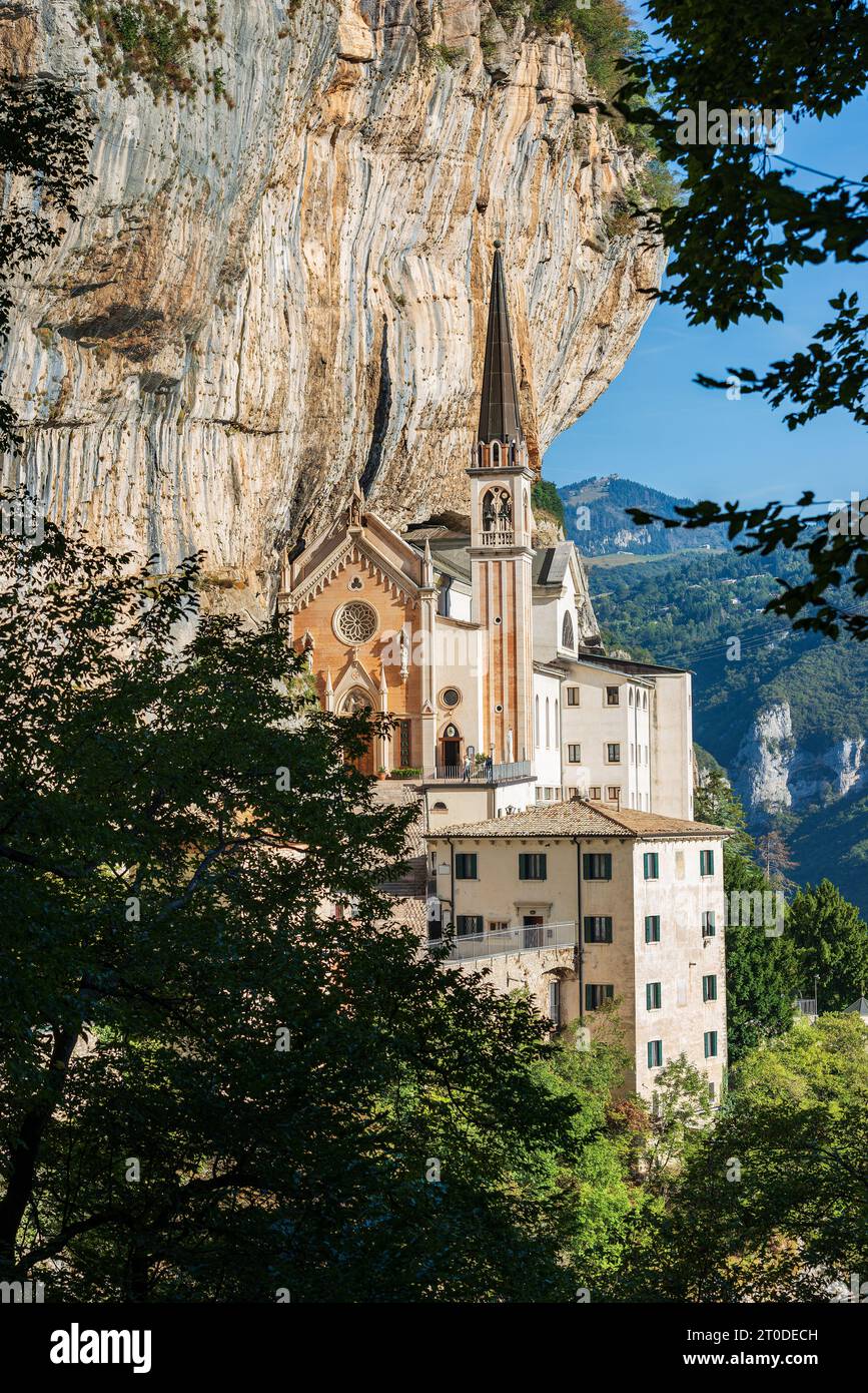 Santuario della Madonna della Corona. Alpi italiane, Ferrara di Monte Baldo, Spiazzi, Verona, Veneto, Italia, Europa. Foto Stock